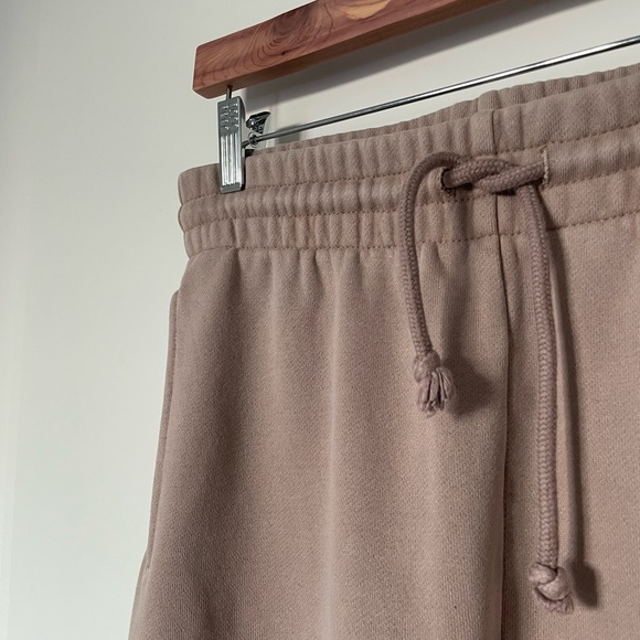 TNA Aritzia cozyaf Perfect Sweatpant in gd Dusty Mauve - Picture 4 of 5